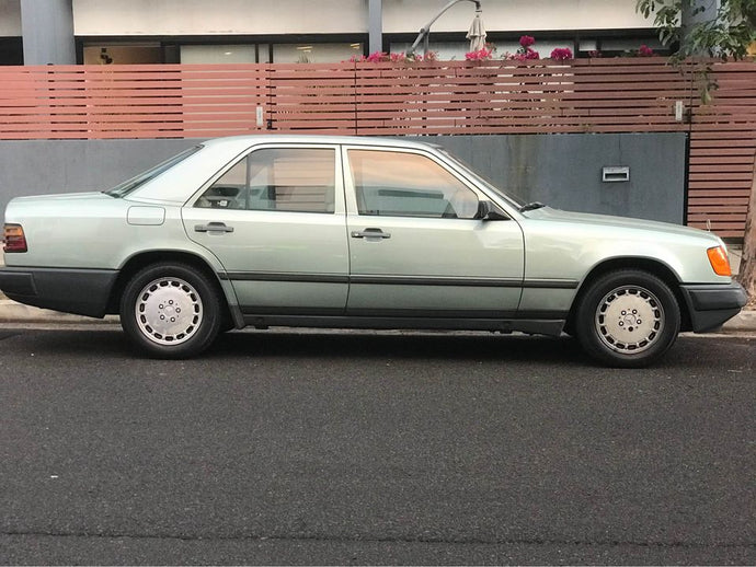 Mercedes 1990 230E